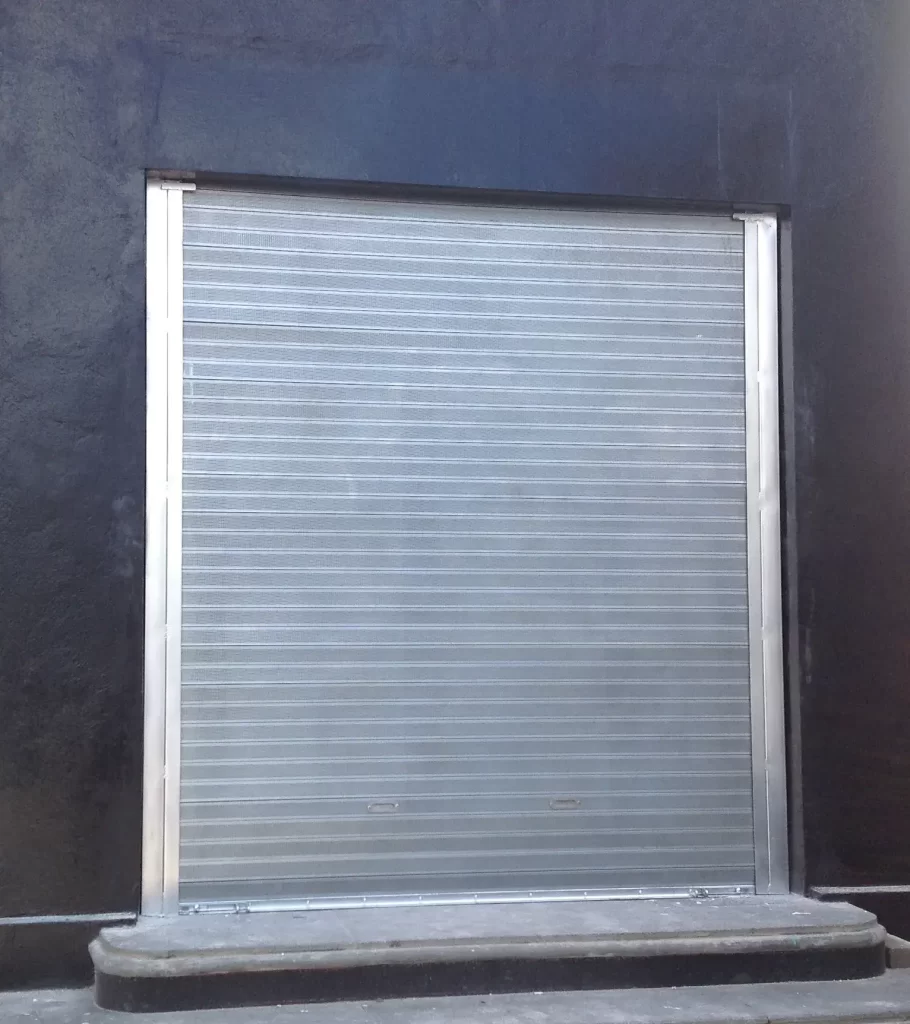 cortinas metalicas multiperforadas